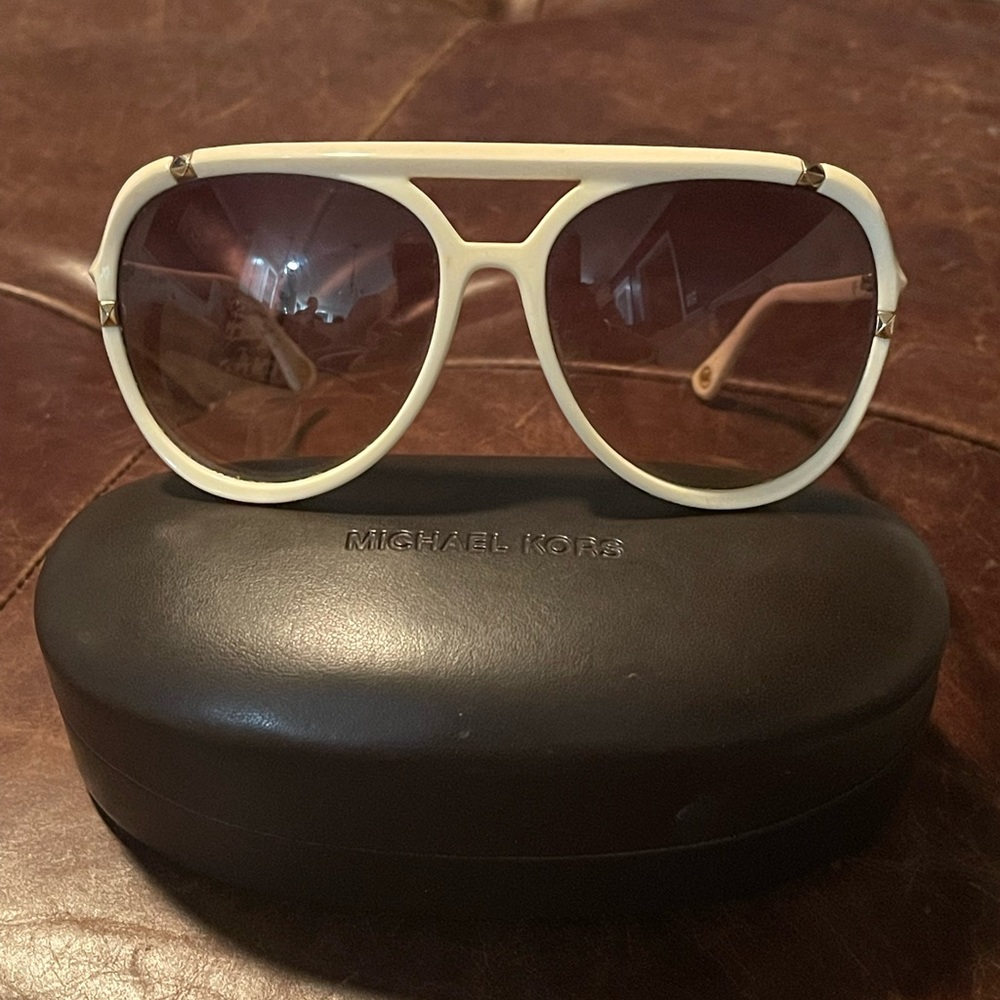 Michael Kors retro sunglasses 🌞🌻